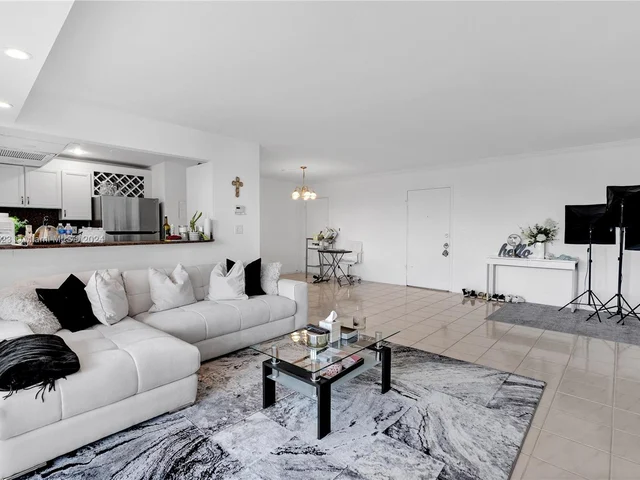 2715 N Ocean Blvd # 2E, Fort Lauderdale FL 33308