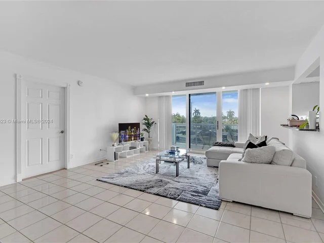 2715 N Ocean Blvd # 2E, Fort Lauderdale FL 33308