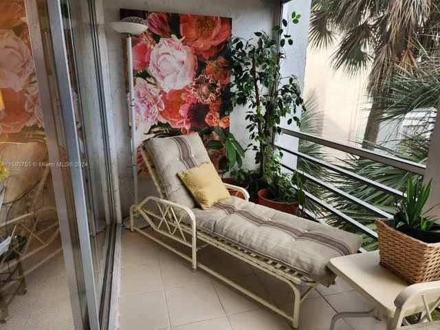 3571 Inverrary Dr # 307, Lauderhill FL 33319