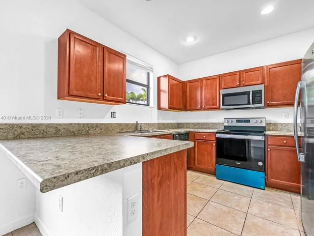 300 SE 37th Ter, Homestead FL 33033