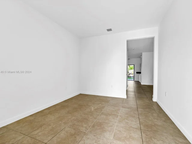 300 SE 37th Ter, Homestead FL 33033