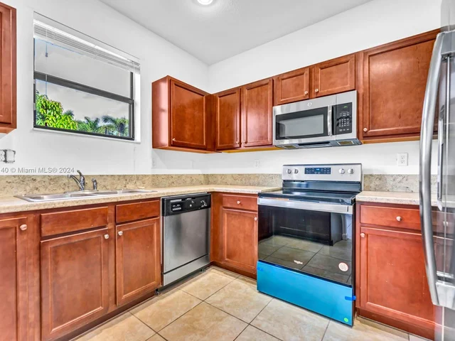 300 SE 37th Ter, Homestead FL 33033