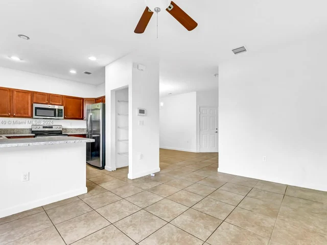 300 SE 37th Ter, Homestead FL 33033