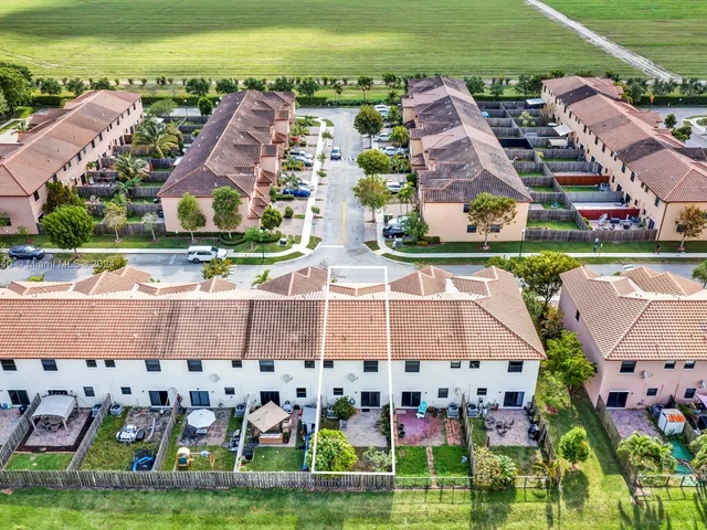 300 SE 37th Ter, Homestead FL 33033