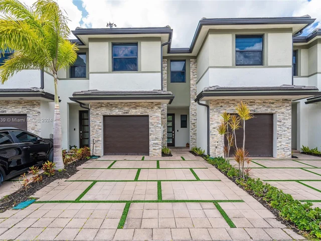 15848 NW 91st Ct, Miami Lakes FL 33018