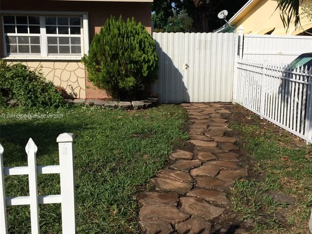 6427 Dewey St # 0, Hollywood FL 33023