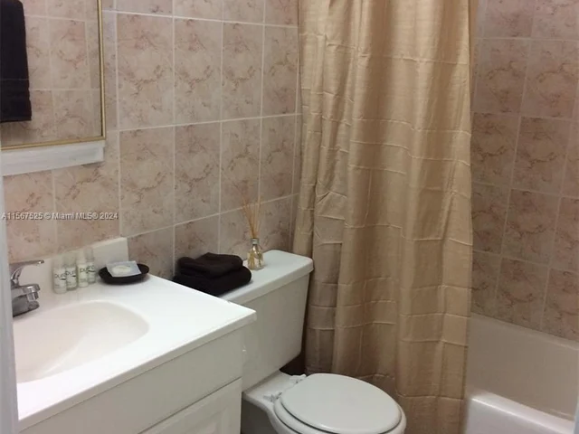 6427 Dewey St # 0, Hollywood FL 33023