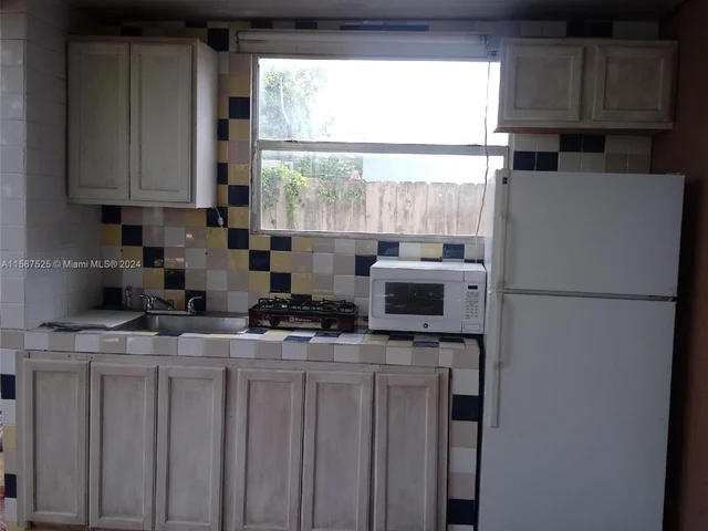 6427 Dewey St # 0, Hollywood FL 33023