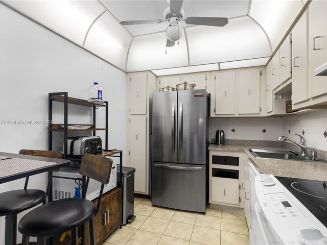 20301 W Country Club Dr # 28, Aventura FL 33180