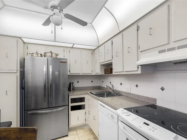 20301 W Country Club Dr # 28, Aventura FL 33180