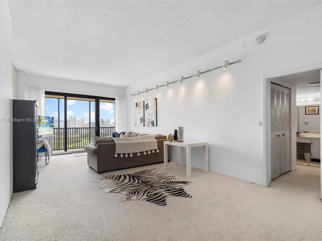 20301 W Country Club Dr # 28, Aventura FL 33180