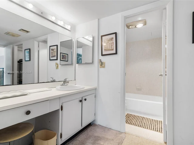 20301 W Country Club Dr # 28, Aventura FL 33180