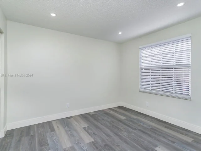 10791 N Saratoga Dr, Cooper City FL 33026