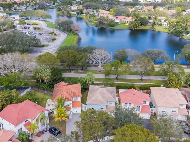 10791 N Saratoga Dr, Cooper City FL 33026