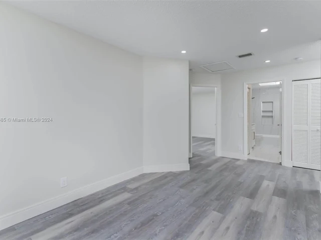 10791 N Saratoga Dr, Cooper City FL 33026