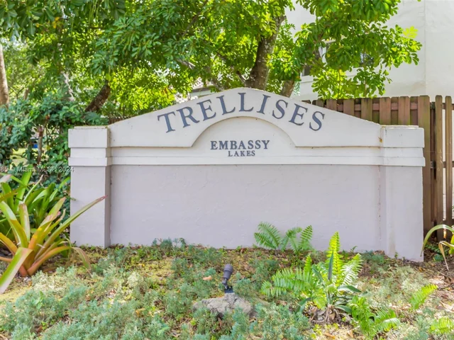 10791 N Saratoga Dr, Cooper City FL 33026