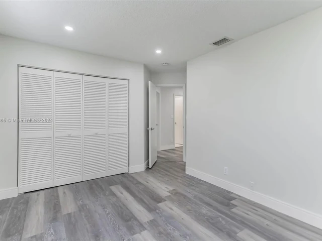 10791 N Saratoga Dr, Cooper City FL 33026