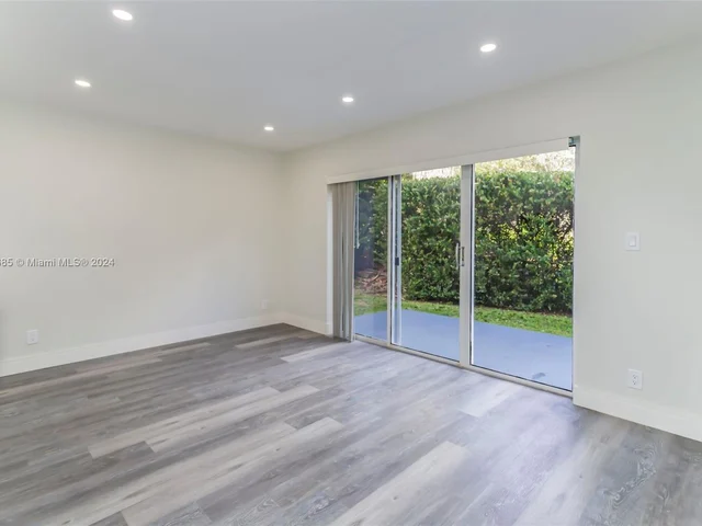 10791 N Saratoga Dr, Cooper City FL 33026