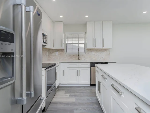 10791 N Saratoga Dr, Cooper City FL 33026