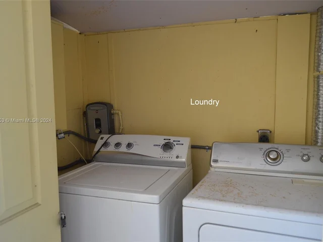 5700 SW 38th St, Davie FL 33314