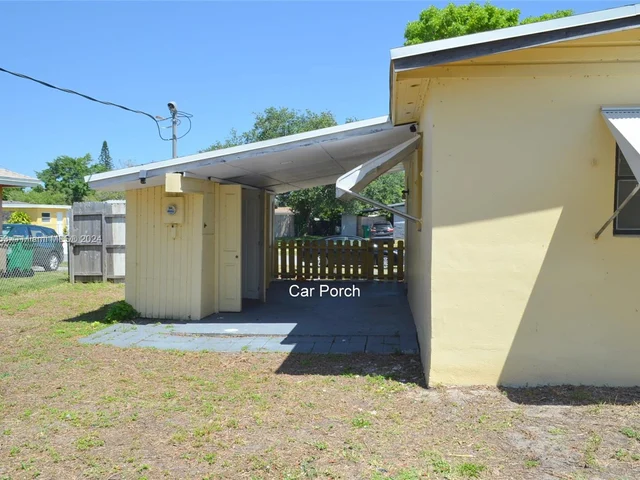 5700 SW 38th St, Davie FL 33314