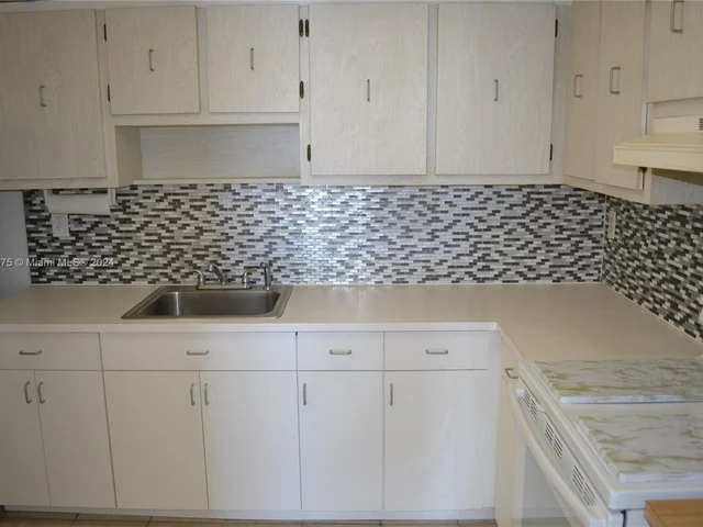 6725 Harding Ave # 404, Miami Beach FL 33141