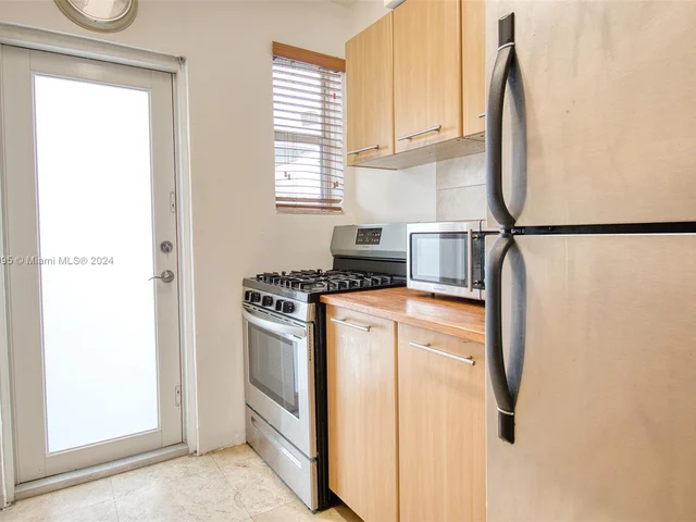 320 86th St # 8, Miami Beach FL 33141