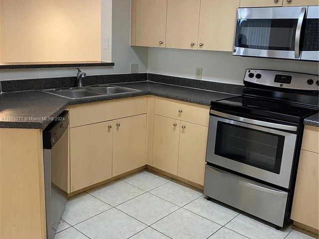 4151 San Marino # 207, West Palm Beach FL 33409