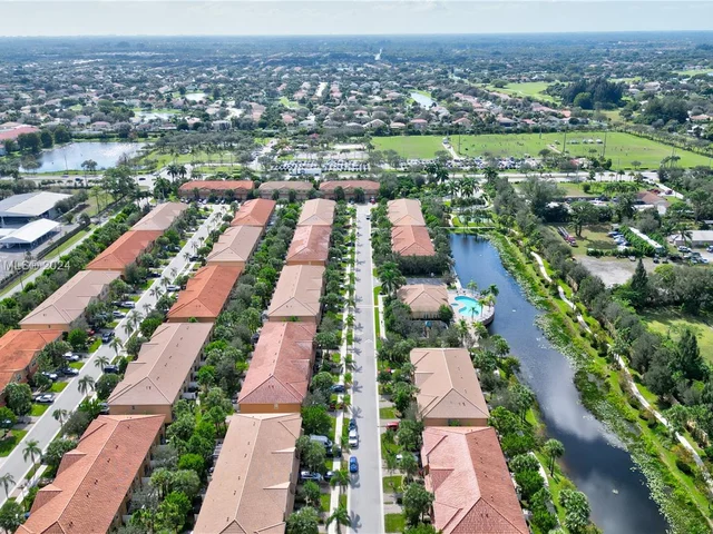 5919 Monterra Club Dr, Lake Worth FL 33463