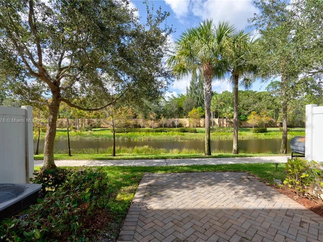 5919 Monterra Club Dr, Lake Worth FL 33463