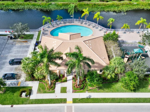 5919 Monterra Club Dr, Lake Worth FL 33463