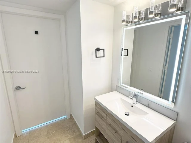 350 S Miami Ave # 1215, Miami FL 33130