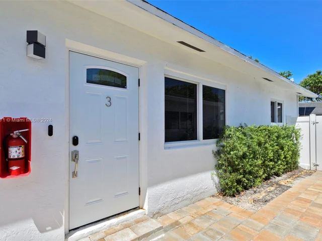 326 SW 14th St # 3, Dania Beach FL 33004