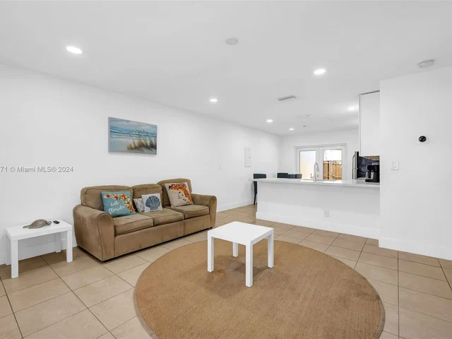 326 SW 14th St # 3, Dania Beach FL 33004