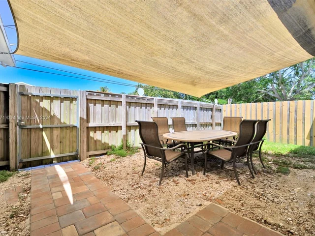 326 SW 14th St # 3, Dania Beach FL 33004