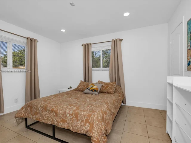 326 SW 14th St # 3, Dania Beach FL 33004