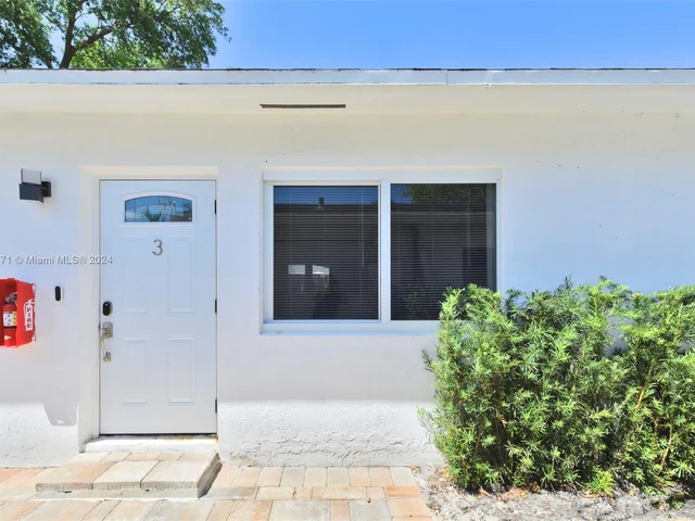 326 SW 14th St # 3, Dania Beach FL 33004