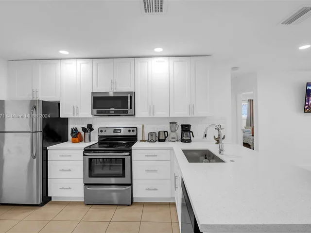 326 SW 14th St # 3, Dania Beach FL 33004