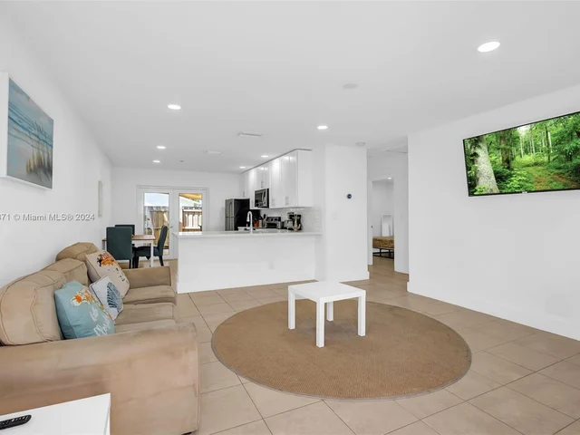 326 SW 14th St # 3, Dania Beach FL 33004