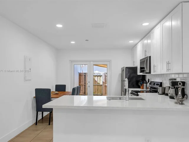 326 SW 14th St # 3, Dania Beach FL 33004