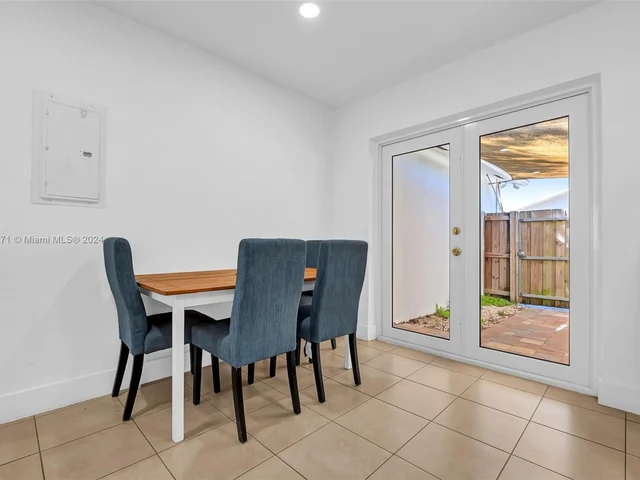 326 SW 14th St # 3, Dania Beach FL 33004