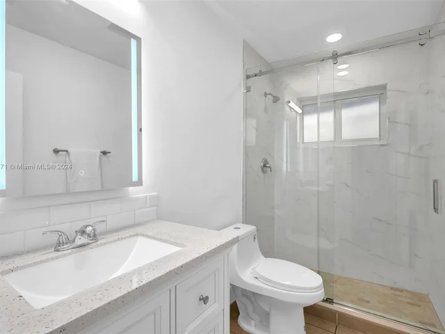 326 SW 14th St # 3, Dania Beach FL 33004