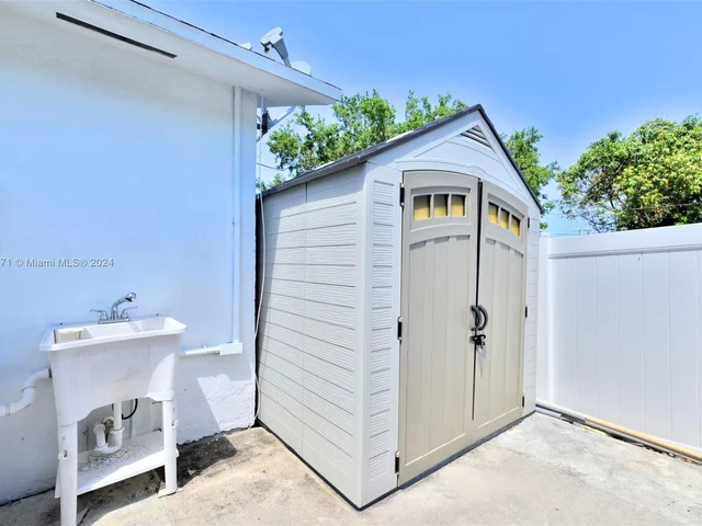 326 SW 14th St # 3, Dania Beach FL 33004