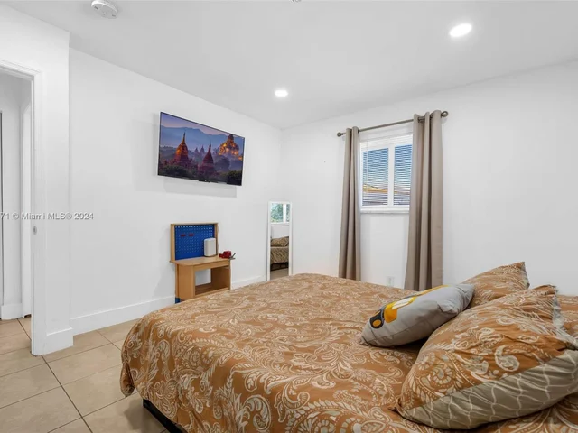 326 SW 14th St # 3, Dania Beach FL 33004