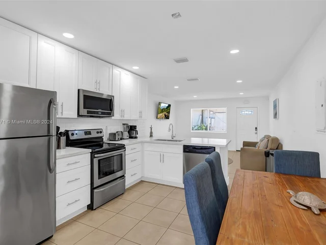 326 SW 14th St # 3, Dania Beach FL 33004