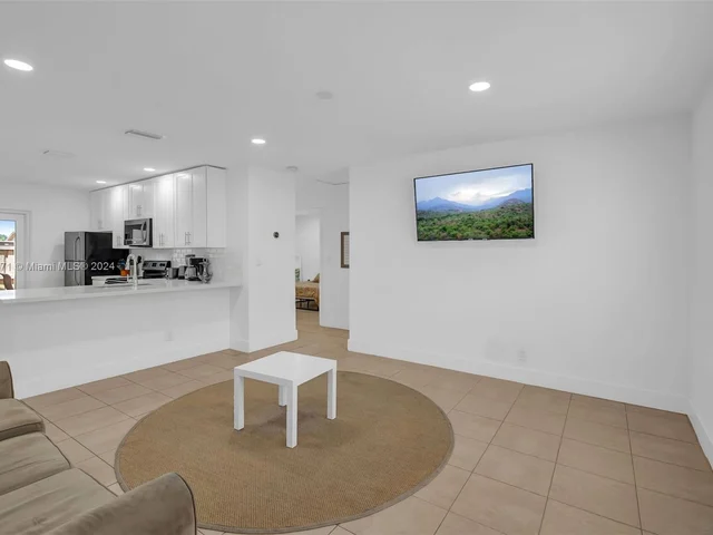 326 SW 14th St # 3, Dania Beach FL 33004