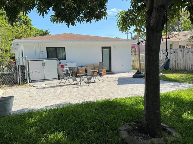 1631 Johnson St, Hollywood FL 33020