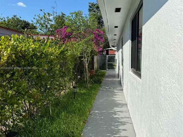 1631 Johnson St, Hollywood FL 33020