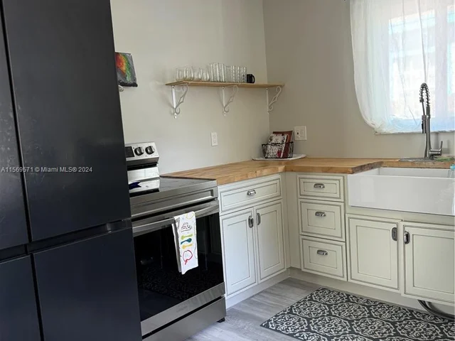 1631 Johnson St, Hollywood FL 33020