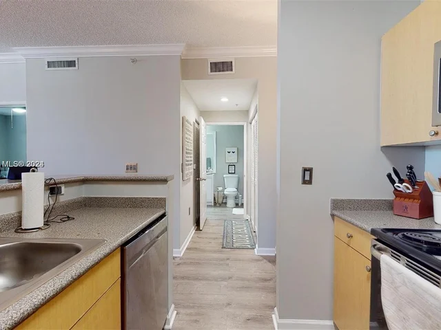 1900 Van Buren St # 110B, Hollywood FL 33020